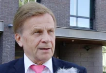 Mauri Pekkarinen ilman peruukkia – totuus ja tausta mauri pekkarinen ilman peruukkia